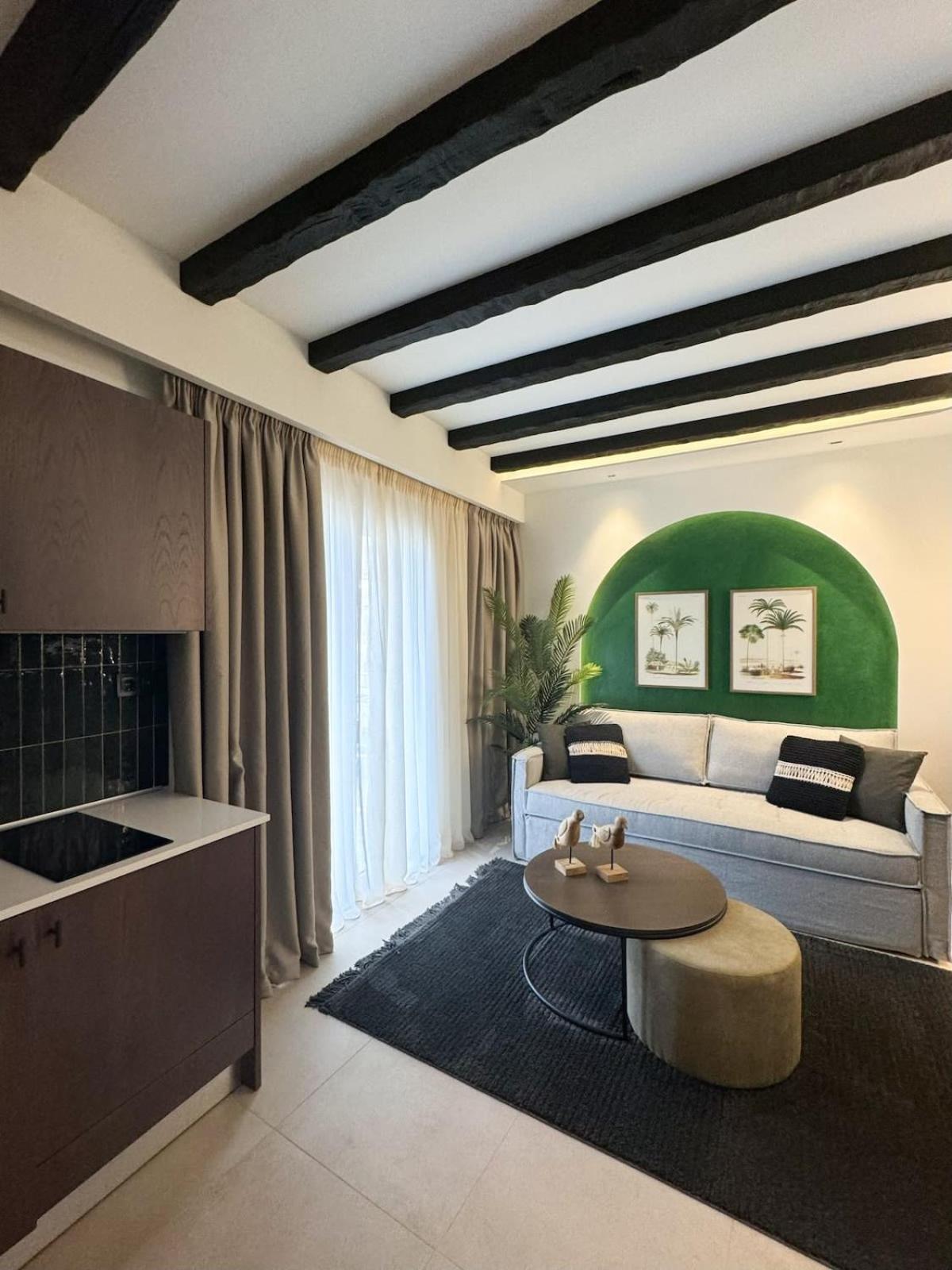 Urban Gem In The Heart Of Naoussa A Stylish Escape Apartment Naousa  Екстериор снимка