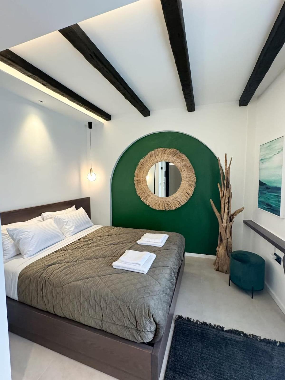 Urban Gem In The Heart Of Naoussa A Stylish Escape Apartment Naousa  Екстериор снимка