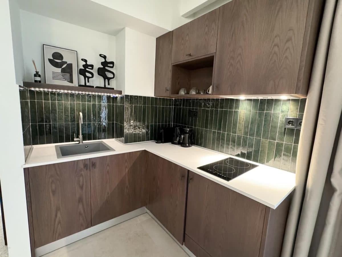 Urban Gem In The Heart Of Naoussa A Stylish Escape Apartment Naousa  Екстериор снимка