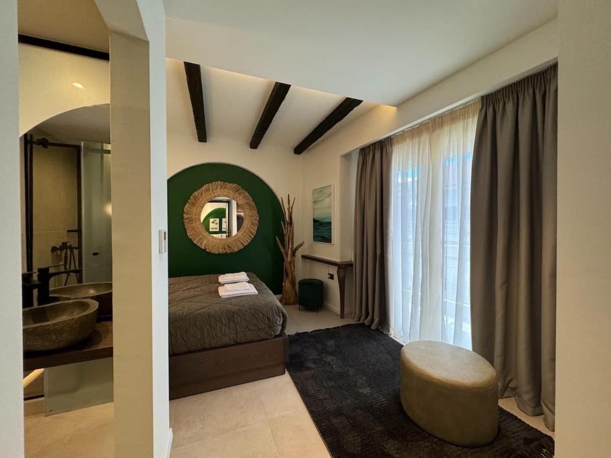 Urban Gem In The Heart Of Naoussa A Stylish Escape Apartment Naousa  Екстериор снимка