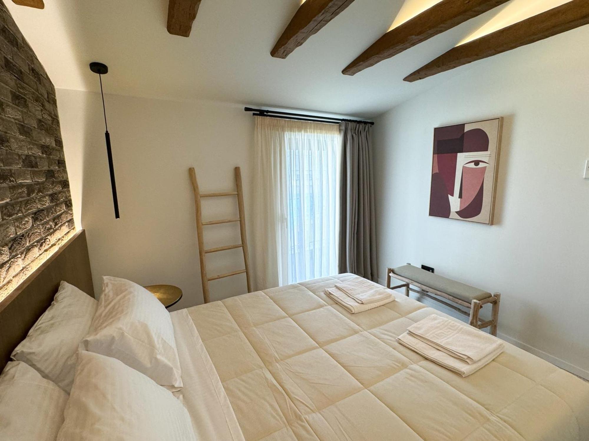 Urban Gem In The Heart Of Naoussa A Stylish Escape Apartment Naousa  Екстериор снимка