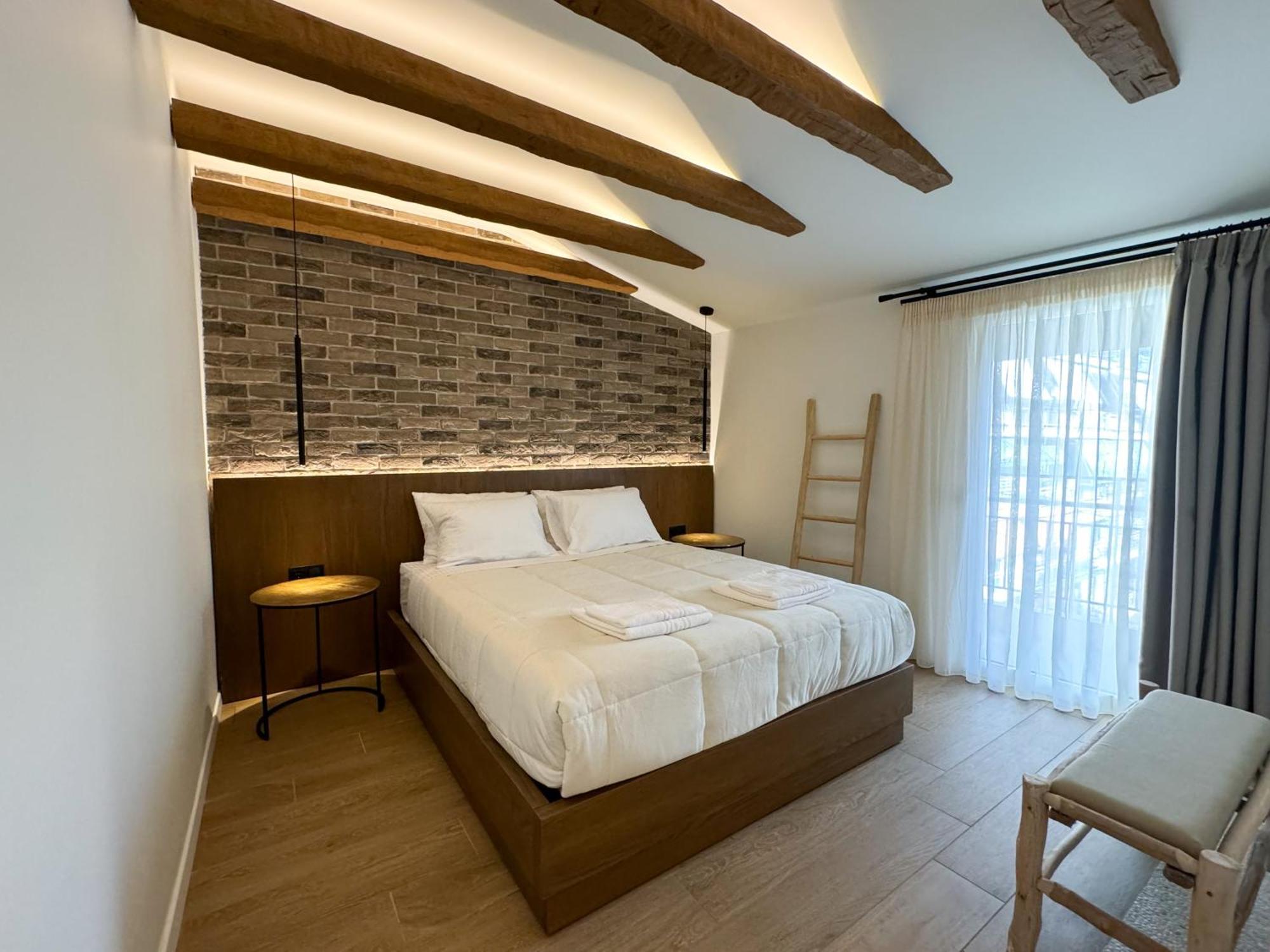 Urban Gem In The Heart Of Naoussa A Stylish Escape Apartment Naousa  Екстериор снимка