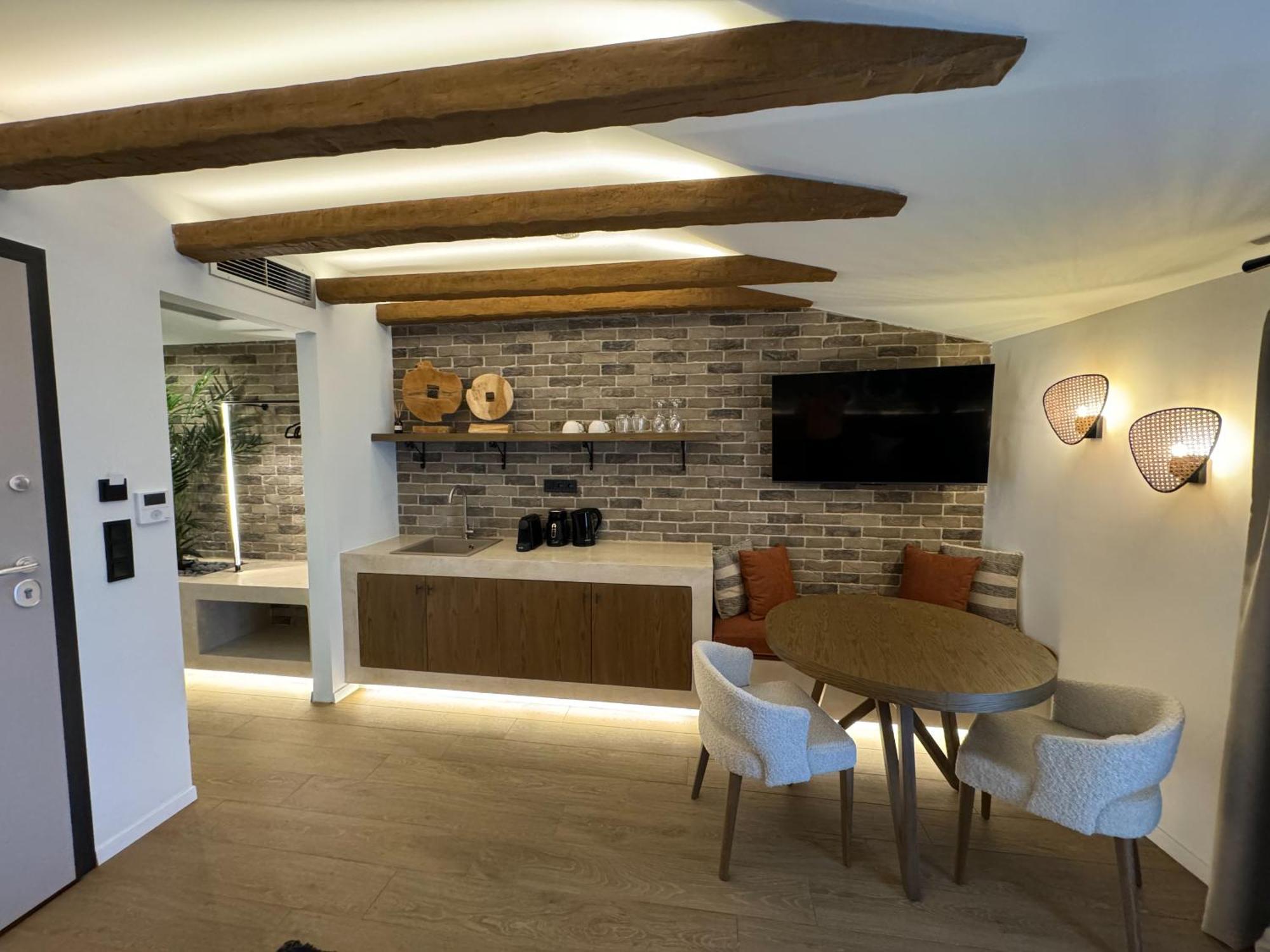 Urban Gem In The Heart Of Naoussa A Stylish Escape Apartment Naousa  Екстериор снимка