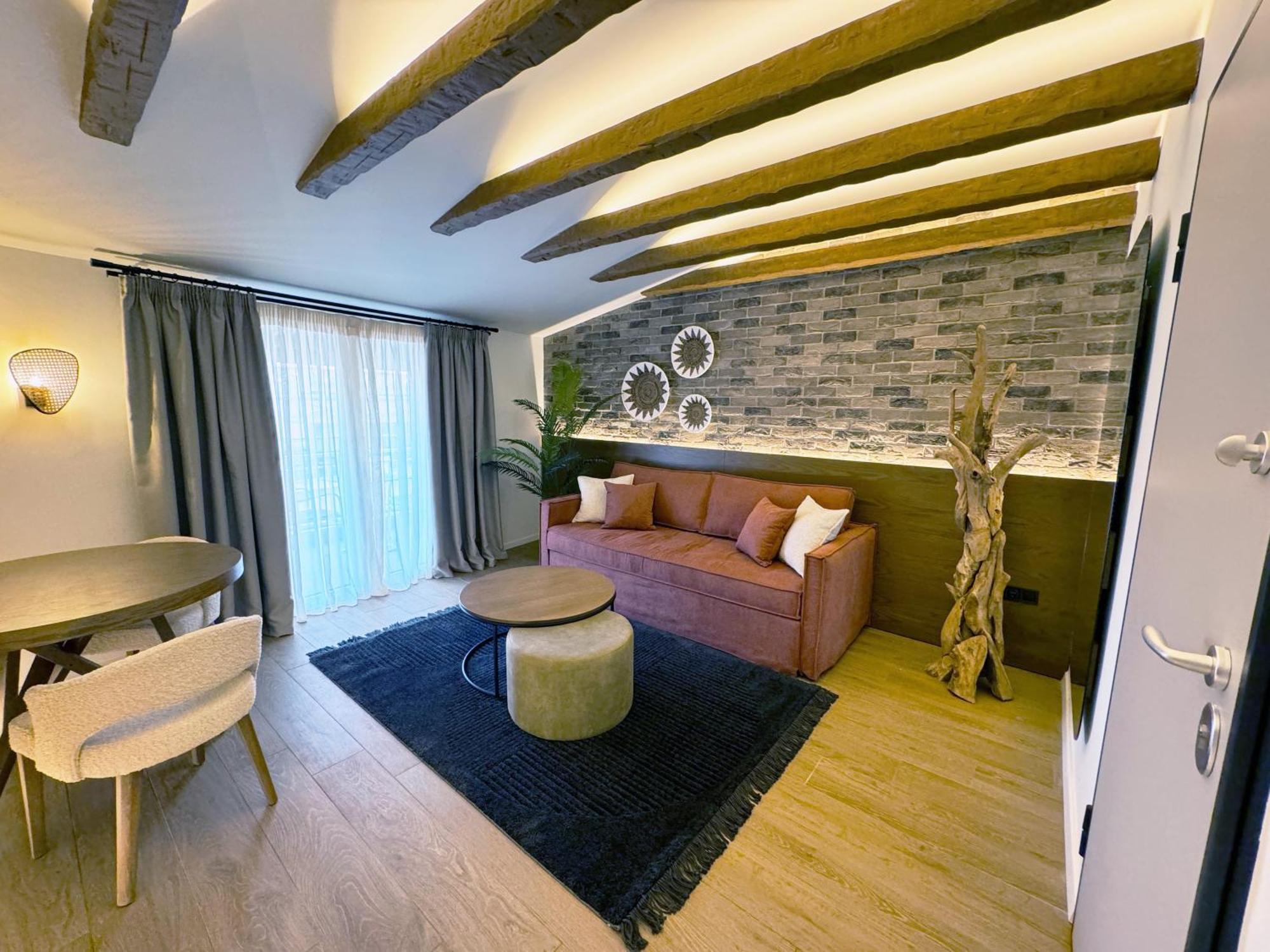 Urban Gem In The Heart Of Naoussa A Stylish Escape Apartment Naousa  Екстериор снимка