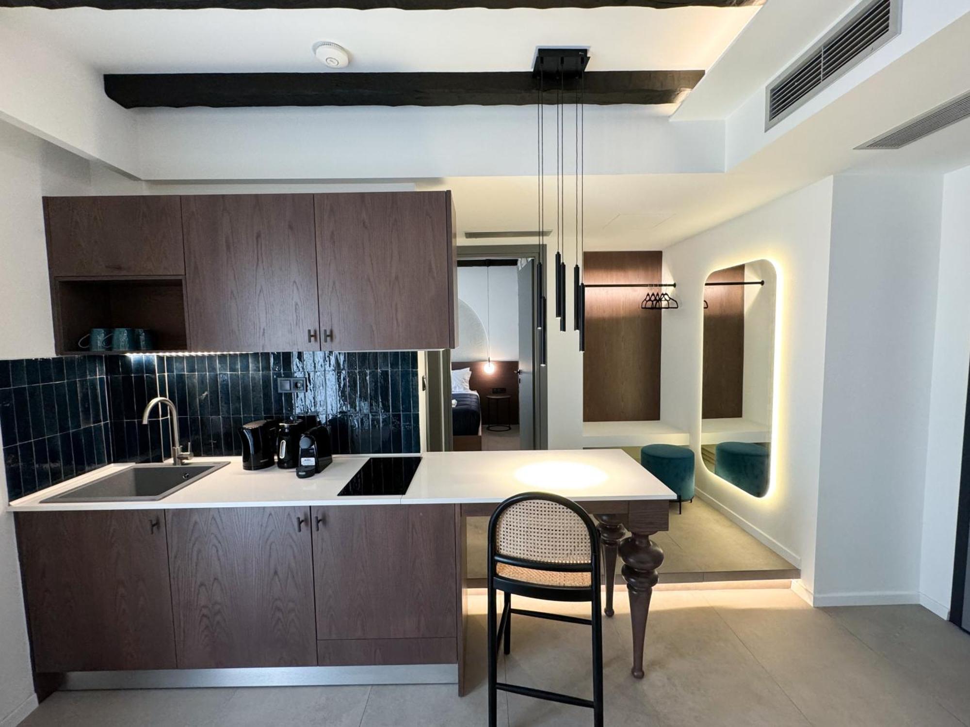 Urban Gem In The Heart Of Naoussa A Stylish Escape Apartment Naousa  Екстериор снимка